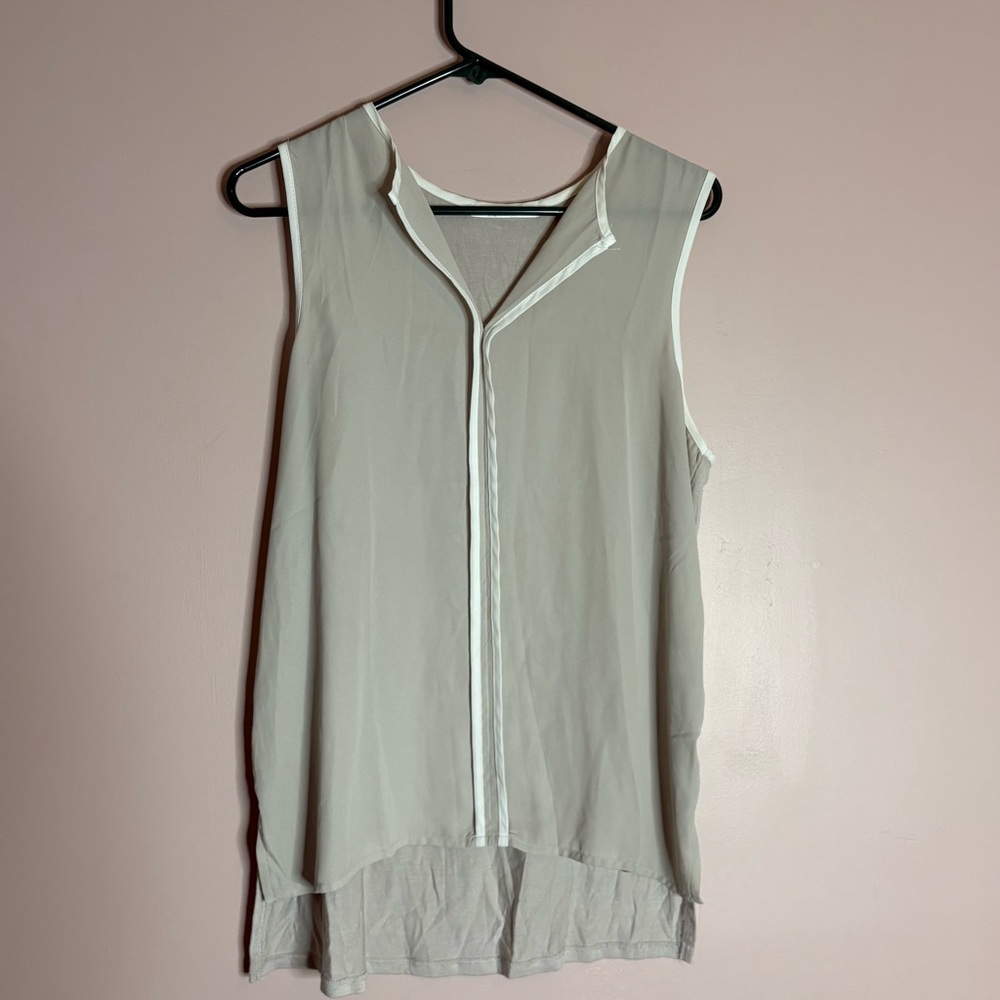 Tresics Light Gray Sleeveless Blouse